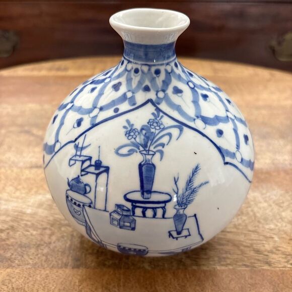 Vintage Seymour Mann still life Blue and White Ceramic Vase - Picture 1 of 3